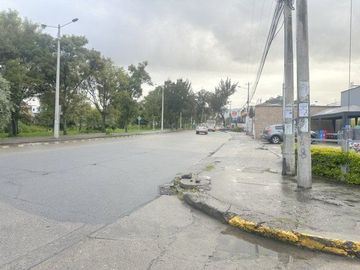 Casa en venta, rentera y residencial, de tres departamentos, sector Otorongo