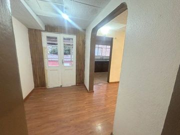 Casa en venta, rentera y residencial, de tres departamentos, sector Otorongo