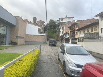 Casa en venta, rentera y residencial, de tres departamentos, sector Otorongo