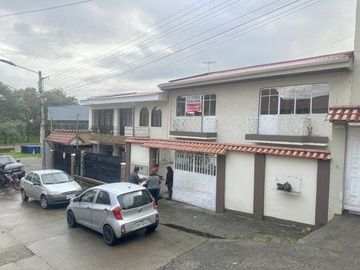 Casa en venta, rentera y residencial, de tres departamentos, sector Otorongo