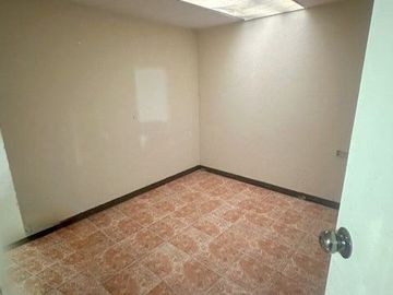 Casa en venta, rentera y residencial, de tres departamentos, sector Otorongo