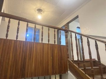 Casa en venta, rentera y residencial, de tres departamentos, sector Otorongo