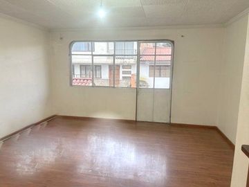 Casa en venta, rentera y residencial, de tres departamentos, sector Otorongo