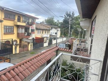 Casa en venta, rentera y residencial, de tres departamentos, sector Otorongo