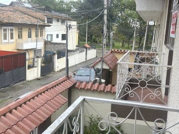 Casa en venta, rentera y residencial, de tres departamentos, sector Otorongo