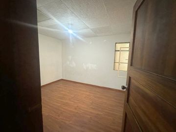 Casa en venta, rentera y residencial, de tres departamentos, sector Otorongo