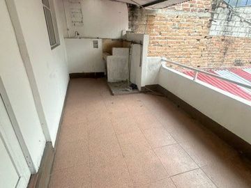 Casa en venta, rentera y residencial, de tres departamentos, sector Otorongo