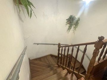 Casa en venta, rentera y residencial, de tres departamentos, sector Otorongo