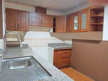 Casa en venta, rentera y residencial, de tres departamentos, sector Otorongo
