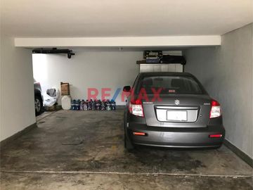 ¡¡ Bajó De Precio !! ¡¡ Excelente Oportunidad !! ¡¡ Venta De Bonito Departamento Con Vista A Parque Ubicado En Jr. Aracena, Urb. Higuereta, Santiago D