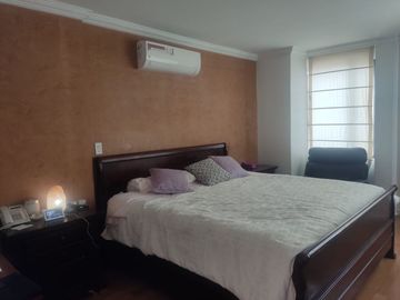 Espectacular Casa a la Venta sector Cumbaya, Urb. Santa Lucía