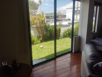 Espectacular Casa a la Venta sector Cumbaya, Urb. Santa Lucía