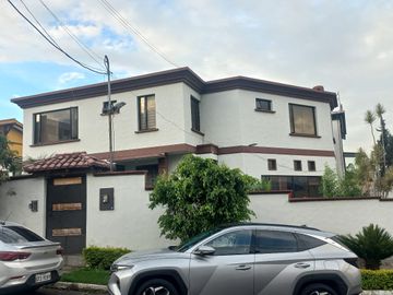 Espectacular Casa a la Venta sector Cumbaya, Urb. Santa Lucía