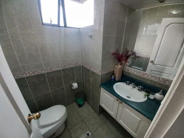 Espectacular Casa a la Venta sector Cumbaya, Urb. Santa Lucía
