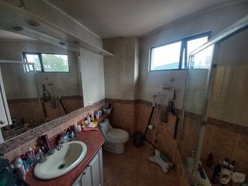 Espectacular Casa a la Venta sector Cumbaya, Urb. Santa Lucía