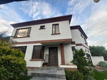 Espectacular Casa a la Venta sector Cumbaya, Urb. Santa Lucía