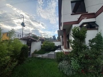 Espectacular Casa a la Venta sector Cumbaya, Urb. Santa Lucía