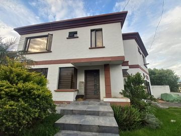 Espectacular Casa a la Venta sector Cumbaya, Urb. Santa Lucía