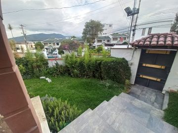 Espectacular Casa a la Venta sector Cumbaya, Urb. Santa Lucía