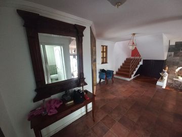 Espectacular Casa a la Venta sector Cumbaya, Urb. Santa Lucía