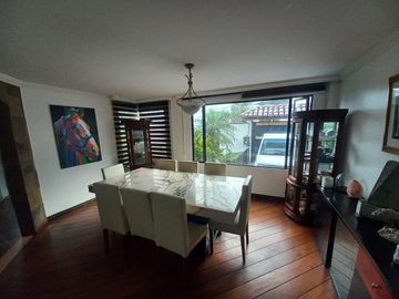 Espectacular Casa a la Venta sector Cumbaya, Urb. Santa Lucía