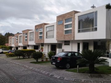 En Venta Linda Casa Tumbaco - Sector El Arenal