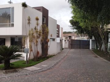 En Venta Linda Casa Tumbaco - Sector El Arenal