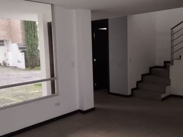 En Venta Linda Casa Tumbaco - Sector El Arenal