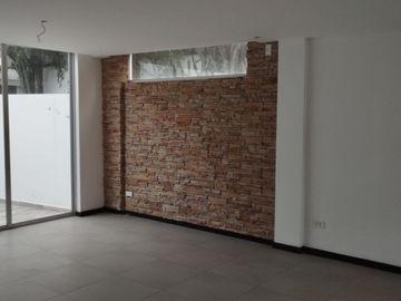 En Venta Linda Casa Tumbaco - Sector El Arenal