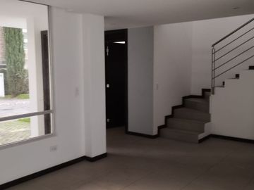 En Venta Linda Casa Tumbaco - Sector El Arenal
