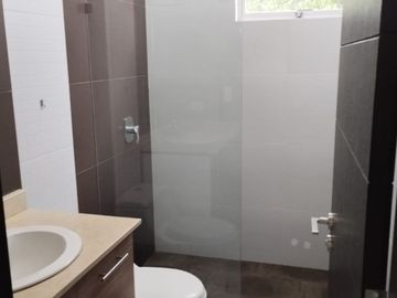 En Venta Linda Casa Tumbaco - Sector El Arenal
