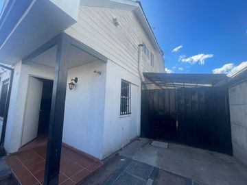 VENDE AMPLIA CASA MAULE