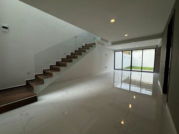 Vive en Monte Magno + 3 recamaras + estudio + jardín