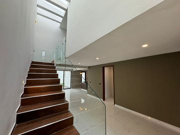 Vive en Monte Magno + 3 recamaras + estudio + jardín