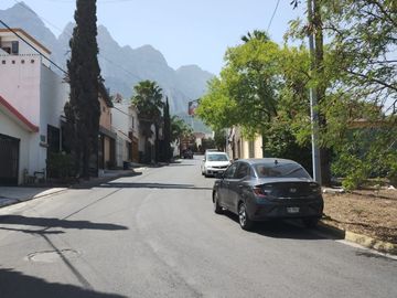 🏡 *CASA EN VENTA EN CUMBRES 4° SECTOR* 🌟