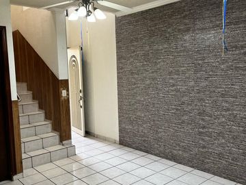 🏡 *CASA EN VENTA EN CUMBRES 4° SECTOR* 🌟