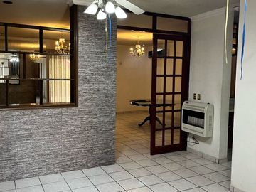🏡 *CASA EN VENTA EN CUMBRES 4° SECTOR* 🌟