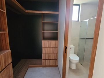 Casa en Venta con 4 recamaras, Bosque Country, León Guanajuato