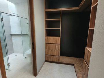 Casa en Venta con 4 recamaras, Bosque Country, León Guanajuato
