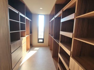 Casa en Venta con 4 recamaras, Bosque Country, León Guanajuato