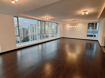 VENTA  PENTHOUSE CALLE SUIZA Y AV. ELOY ALFARO