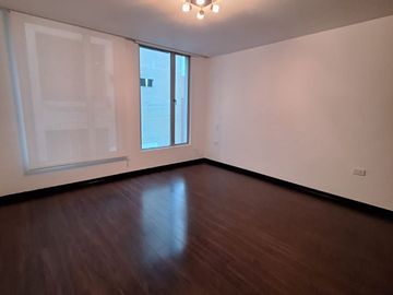 VENTA  PENTHOUSE CALLE SUIZA Y AV. ELOY ALFARO