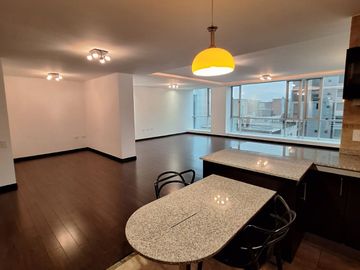 VENTA  PENTHOUSE CALLE SUIZA Y AV. ELOY ALFARO