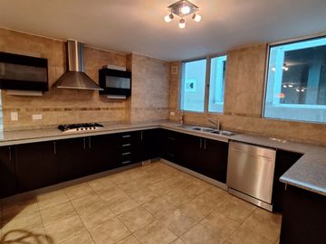 VENTA  PENTHOUSE CALLE SUIZA Y AV. ELOY ALFARO