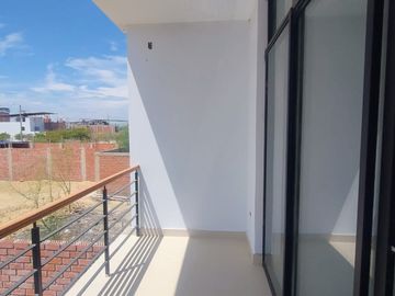 URB. BOULEVARD DE MIRAFLORES COUNTRY CLUB  1