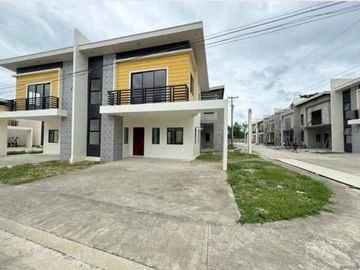 ✨ 𝗕𝗥𝗘𝗘𝗭𝗔 𝗦𝗖𝗔𝗣𝗘𝗦 𝗣𝗛𝗔𝗦𝗘 𝟮 – 𝗣𝗥𝗘-𝗦𝗘𝗟𝗟𝗜𝗡𝗚 𝗡𝗢𝗪! ✨ Own your dream home for as low as ₱28K/month equity!