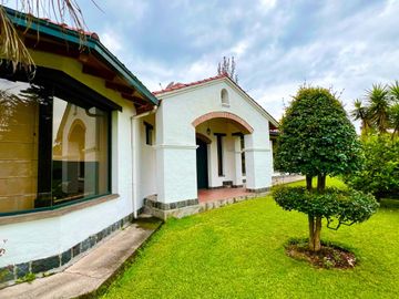 SE VENDE CASA EN SANGOLQUÍ – CONJUNTO PUEBLO VIEJO DE SANTA ANA