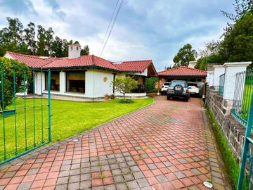 SE VENDE CASA EN SANGOLQUÍ – CONJUNTO PUEBLO VIEJO DE SANTA ANA