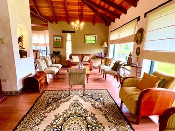SE VENDE CASA EN SANGOLQUÍ – CONJUNTO PUEBLO VIEJO DE SANTA ANA