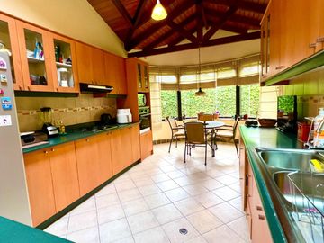 SE VENDE CASA EN SANGOLQUÍ – CONJUNTO PUEBLO VIEJO DE SANTA ANA